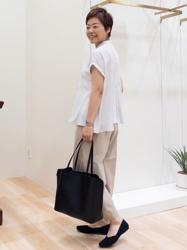 シュウコさんの「grove｜サマーハイパーストレッチワイドパンツ」を使ったコーディネート