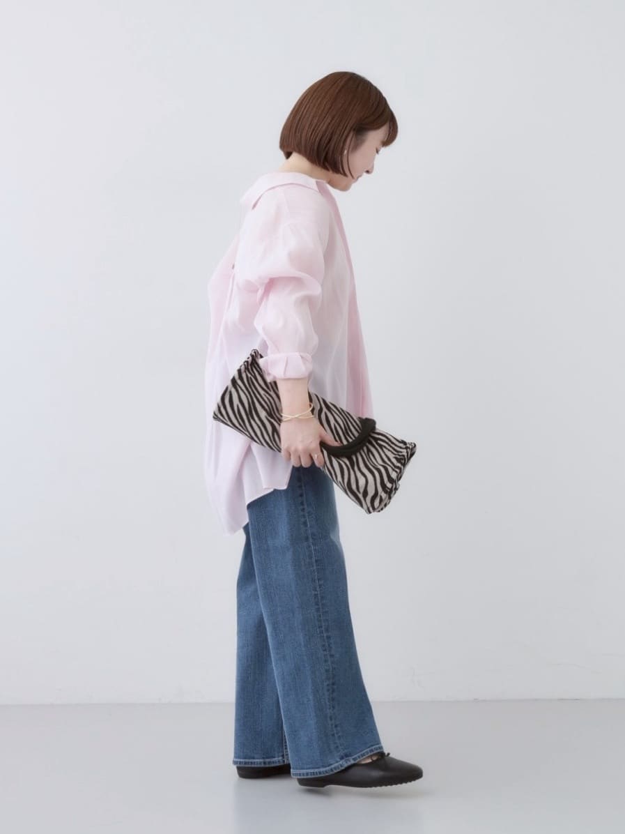 sakuさんの「INDIVI｜【体型カバー／清涼感】シアーオーバーシャツ」を使ったコーディネート