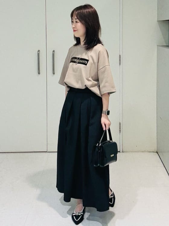 makiさんの「UNTITLED｜【コットン100/ゆったり/ショート丈/洗える】ベロアロゴTシャツ」を使ったコーディネート