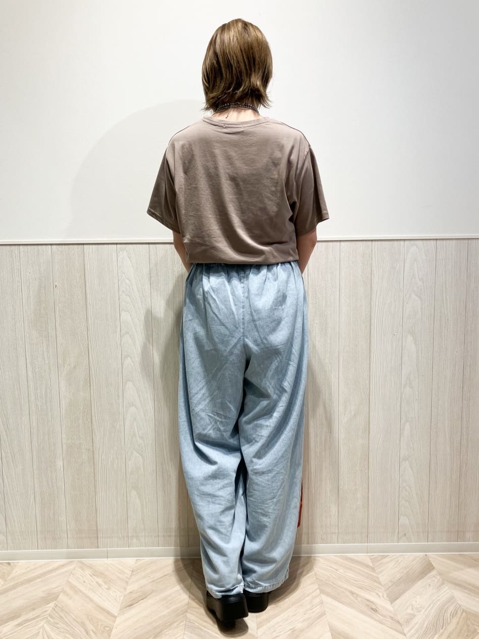 shokoさんの「SHOO･LA･RUE｜【S-LL/ひんやり/UV】選べる6柄でそれぞれ欲しくなる プリントTシャツ」を使ったコーディネート