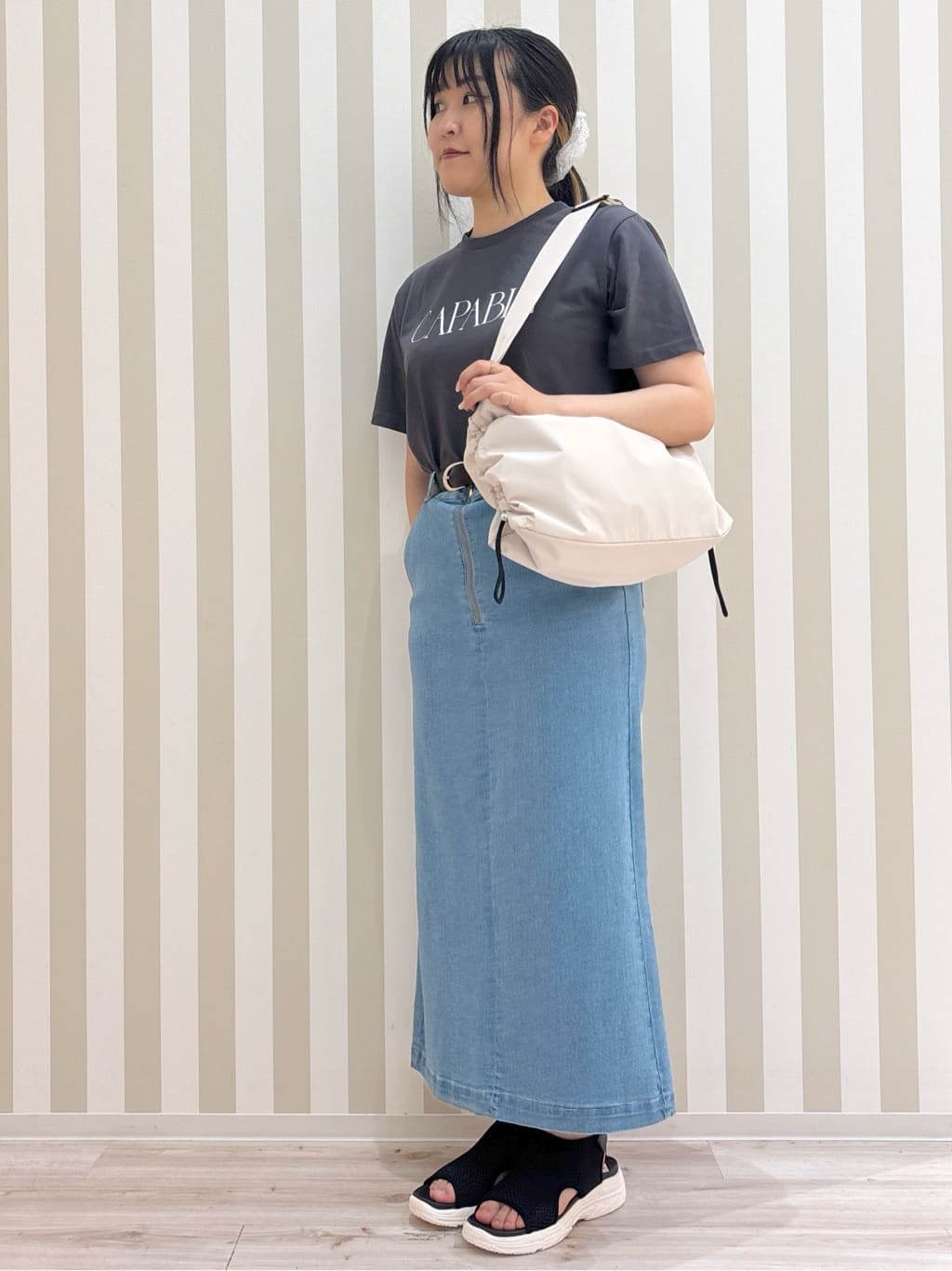 まろんさんの「SHOO･LA･RUE｜◆【S-LL/ひんやり/UV】汗をかいても気になりにくい グラフィックTシャツ」を使ったコーディネート