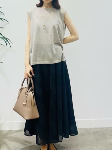 Miwaさんの「UNTITLED｜【アンサンブル可/洗える】シアーノースリーブ プルオーバー」を使ったコーディネート