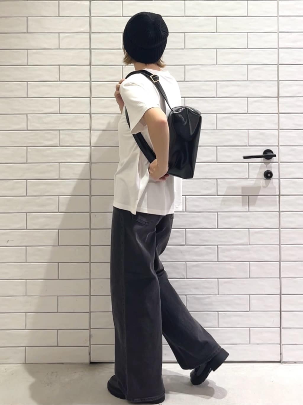しおりさんの「OPAQUE.CLIP｜メタリック刺繍ロゴTシャツ【接触冷感／洗濯機洗い可】」を使ったコーディネート