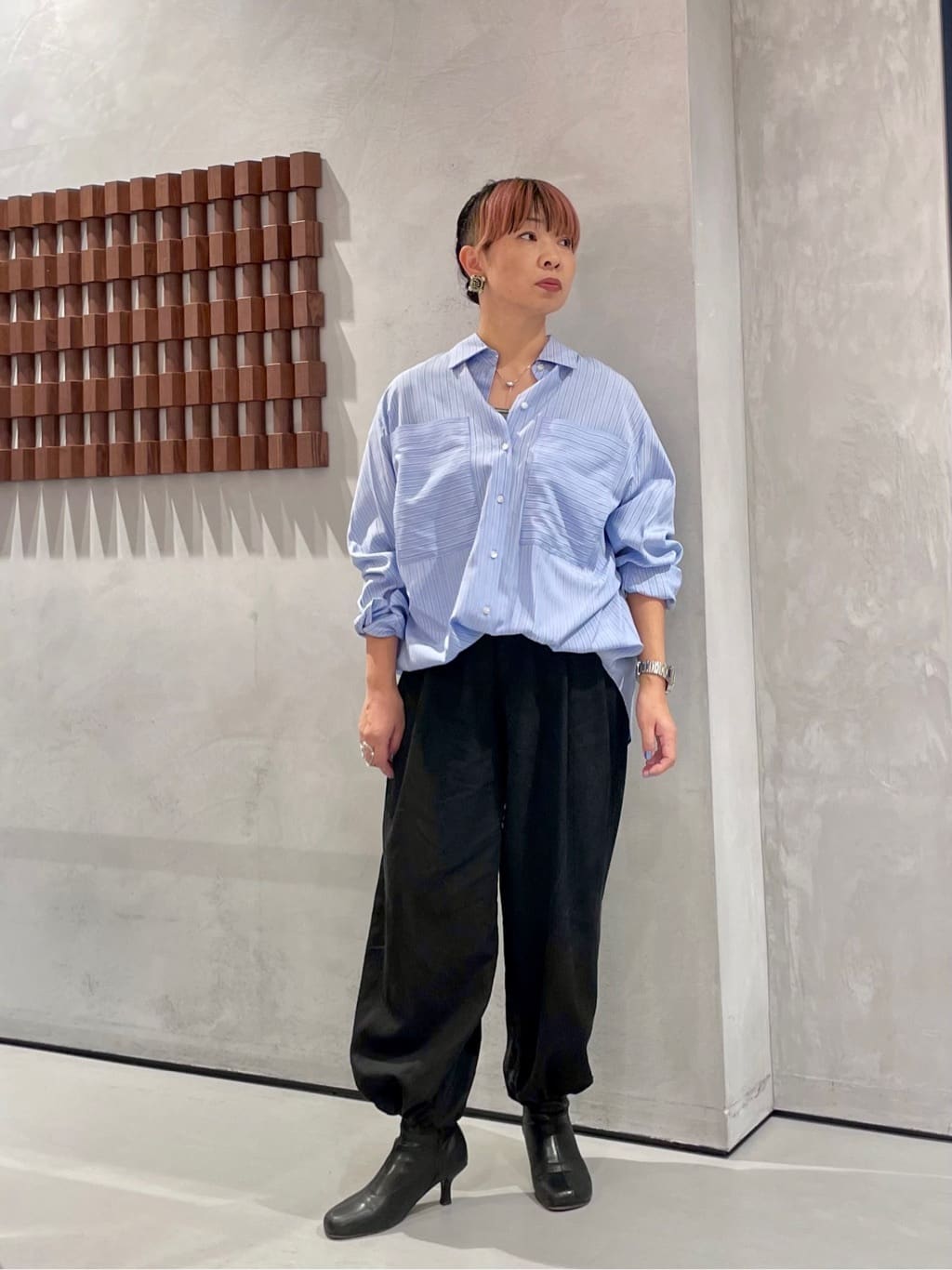 KOUさんの「INDIVI｜ウエストギャザーパンツ」を使ったコーディネート