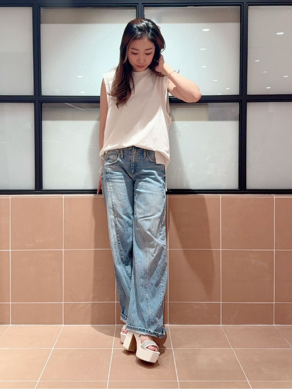 kaoriさんの「ESPERANZA｜【ラク盛り／サンダル】リピーター続出／脚長美脚　ミュールサンダル」を使ったコーディネート