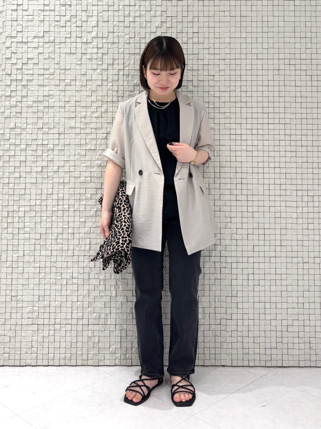 sakuさんの「INDIVI｜【褒められデニム】スリムストレート デニムパンツ」を使ったコーディネート