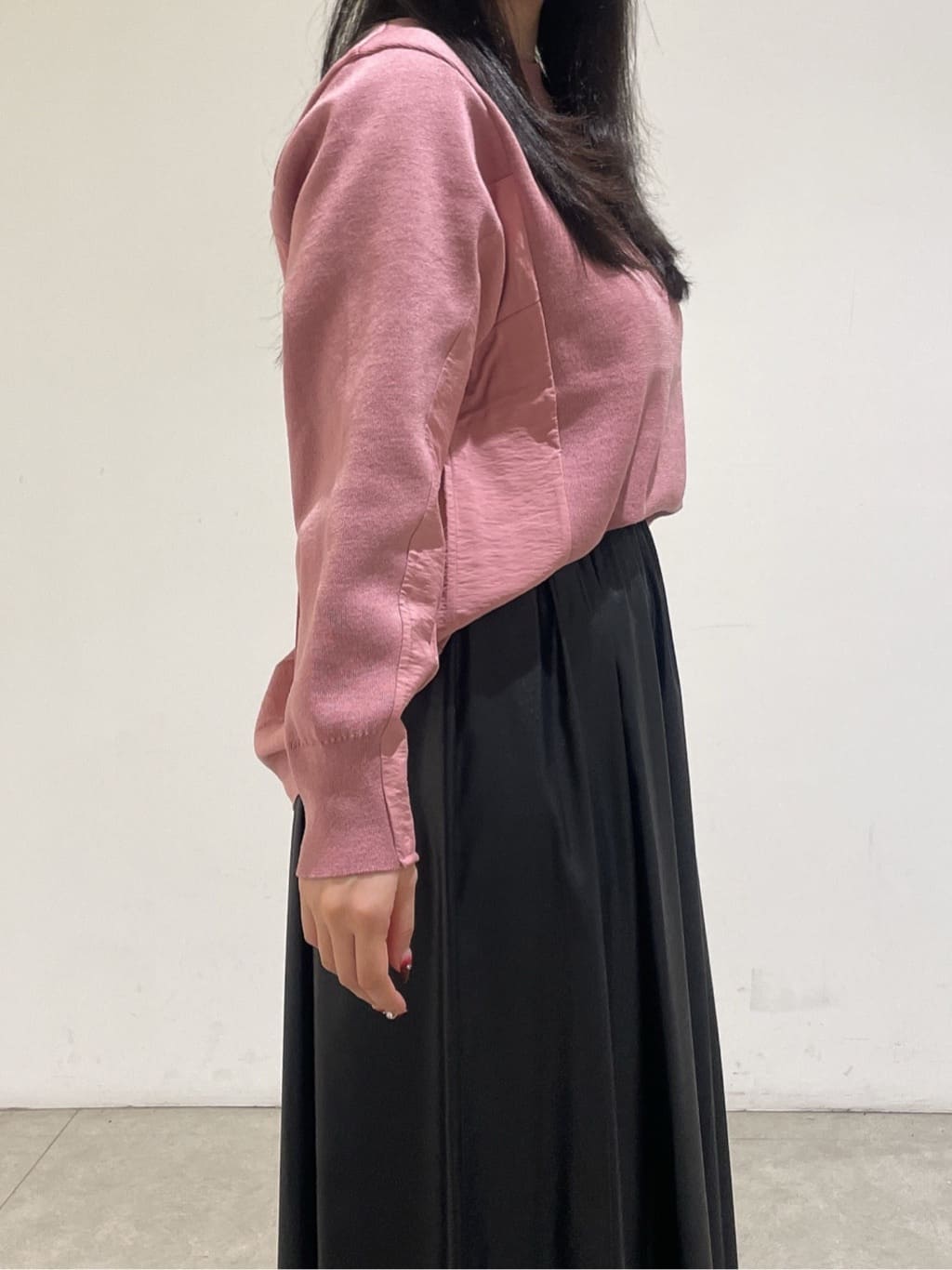 emikaさんの「INDIVI｜【洗える／選べる8色】トーンアップニット」を使ったコーディネート