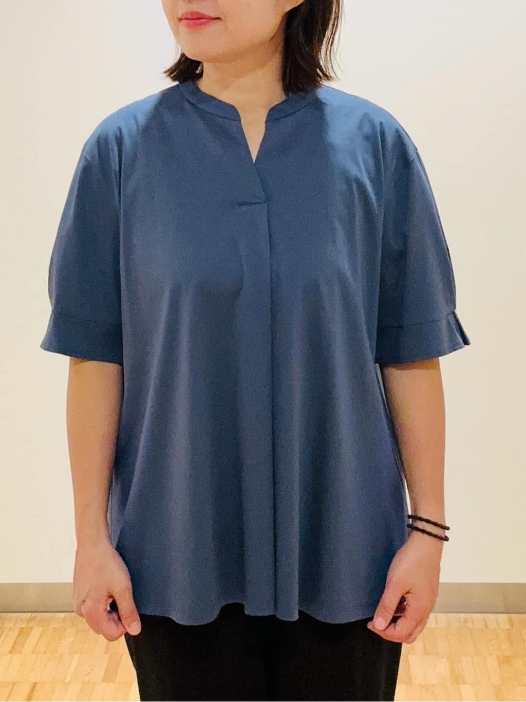 haseさんの「Reflect｜【すっきり見え！長め丈／マシンウォッシュ可】スキッパーネックジャージトップス」を使ったコーディネート