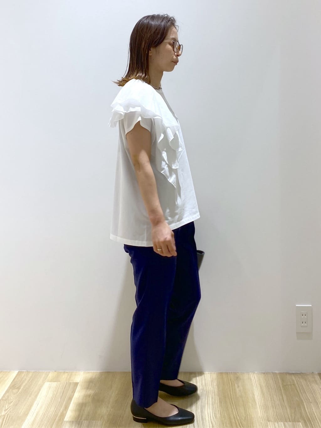 えりさんの「OPAQUE.CLIP｜ショルダーフリルドッキングカットソー【洗濯機洗い可】」を使ったコーディネート