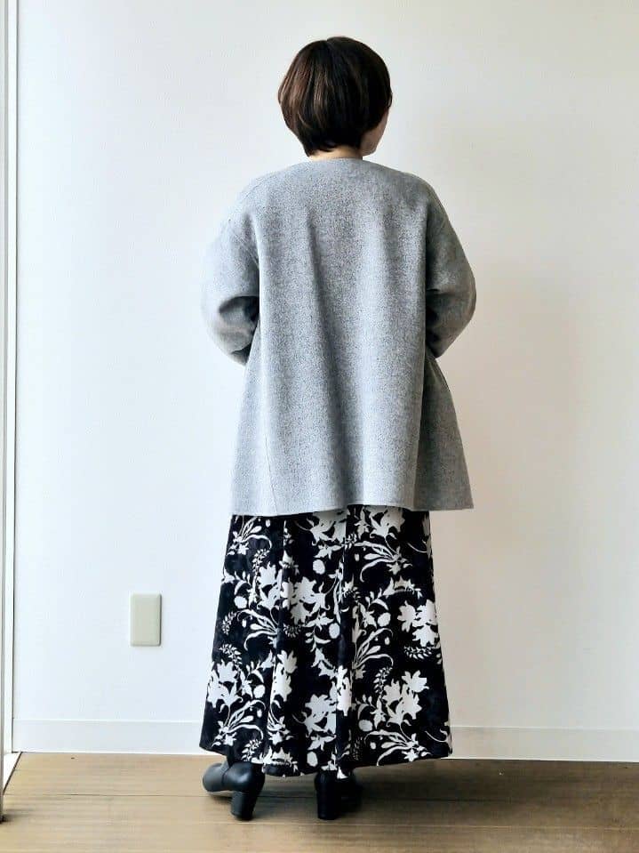 やじまさんの「UNTITLED｜【ミディ丈/軽やか】セミラグランリバー コート」を使ったコーディネート