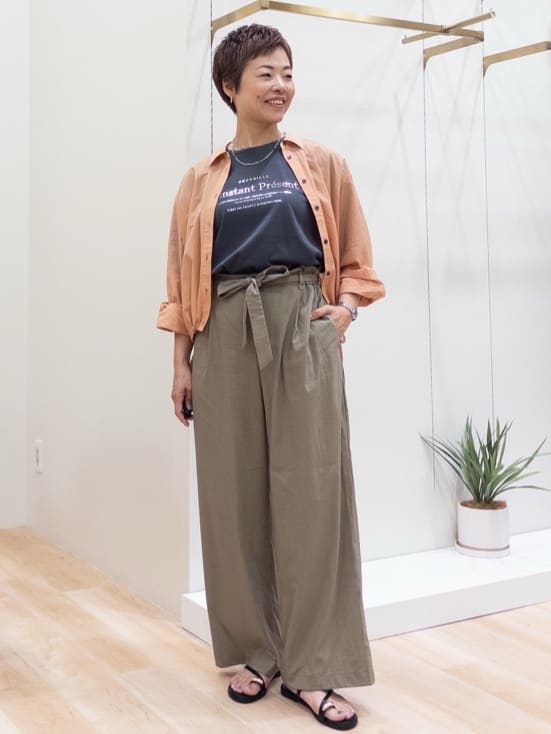 シュウコさんの「grove｜メタルバックル中太ベルト」を使ったコーディネート