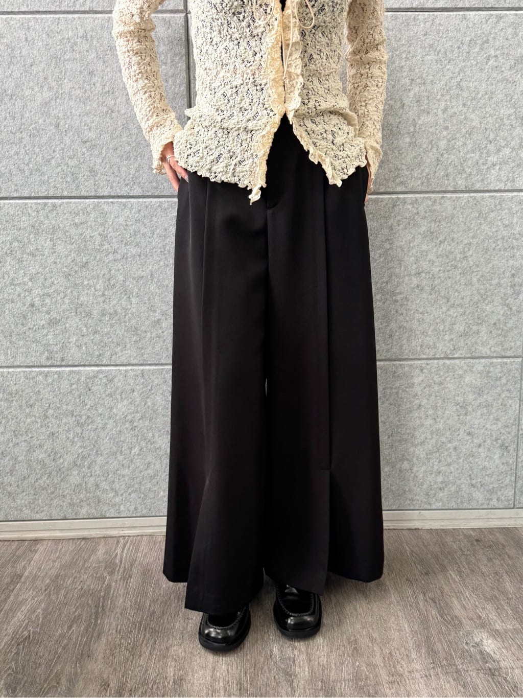 uchi__yamaさんの「CODE A｜center slit wide pants」を使ったコーディネート