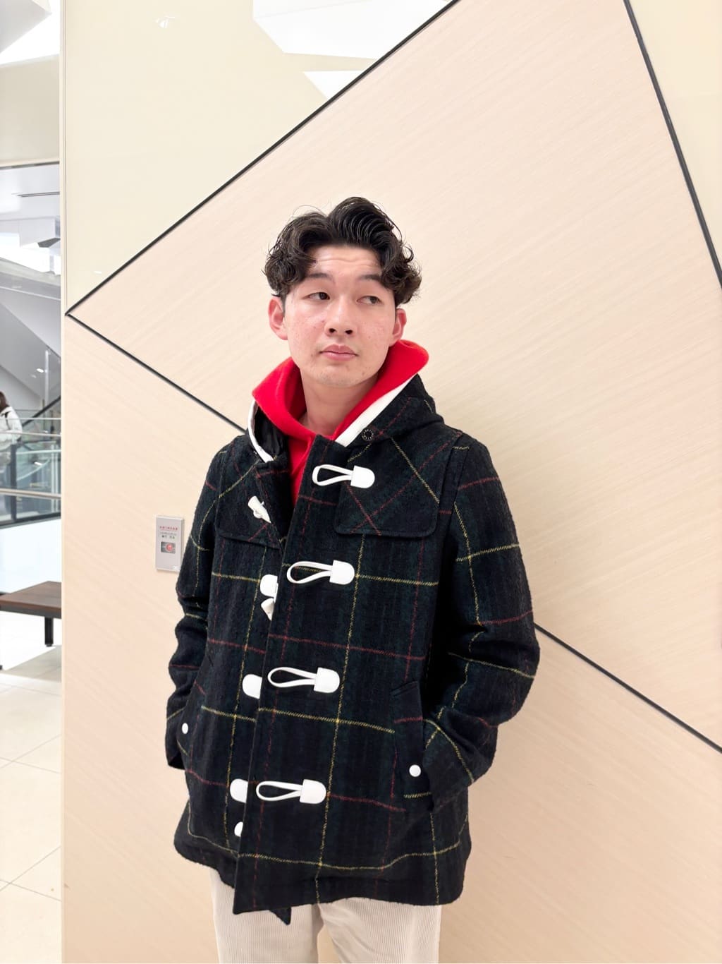 千葉亮太さんの「DRESSTERIOR｜◆カシミヤブレンドフードニット」を使ったコーディネート