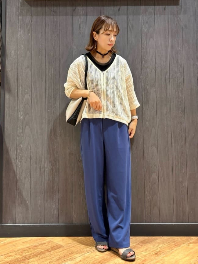 meiさんの「SHOO･LA･RUE｜【洗える/S-LL】季節の変わり目に 透かし柄が涼やか ジップブルゾン」を使ったコーディネート