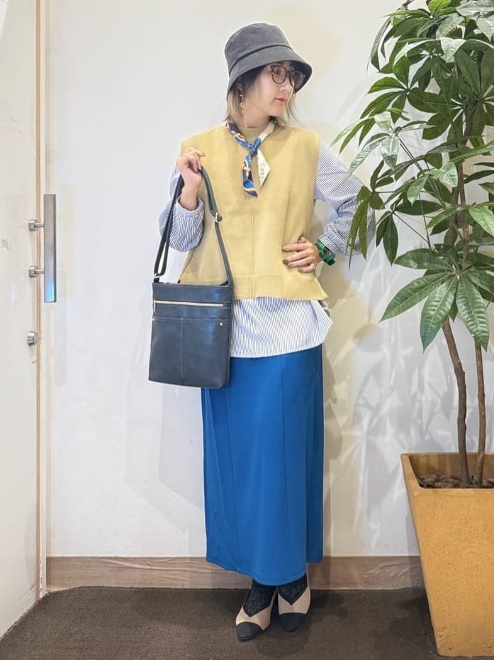misakiさんの「SHOO･LA･RUE｜【洗濯後しわになりにくい】ポケット付き ナロースカート」を使ったコーディネート