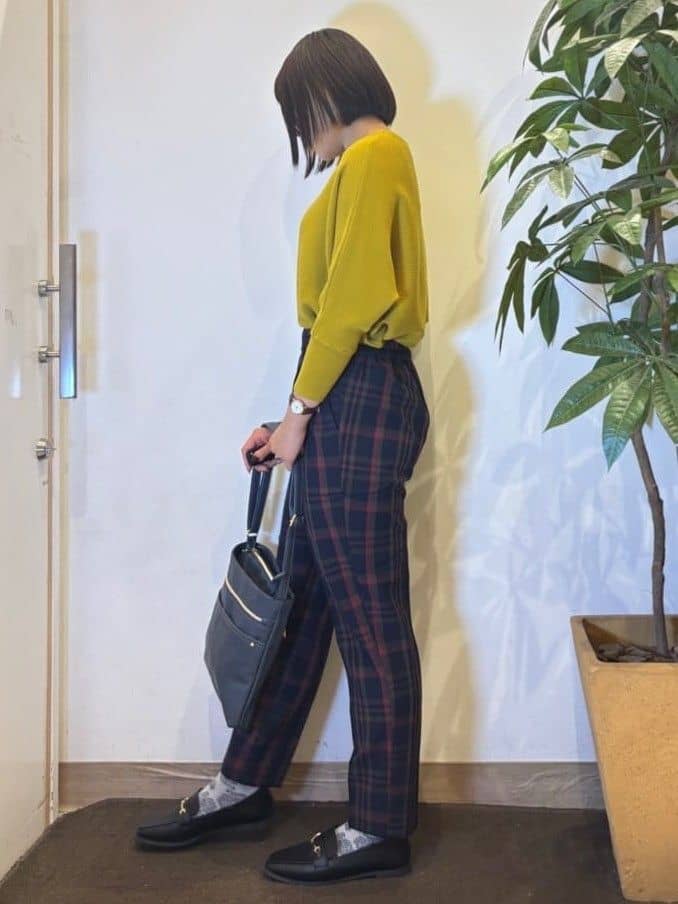 TOWAさんの「SHOO･LA･RUE｜【S-LL/チェック柄アソート】脚のラインをきれいに見せる タックテーパードパンツ」を使ったコーディネート