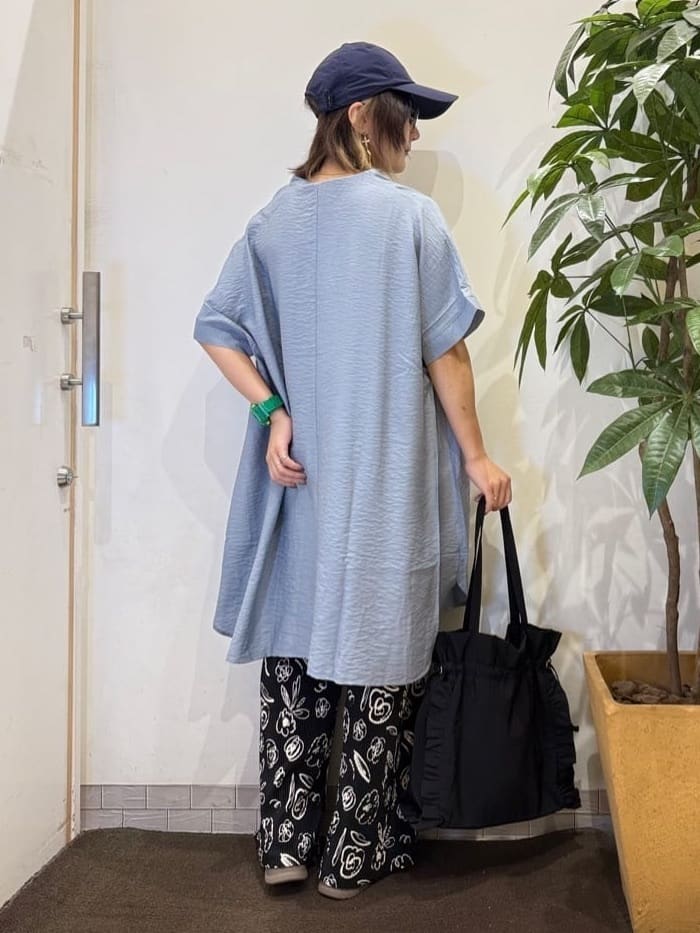 misakiさんの「SHOO･LA･RUE｜【洗濯機可/柄が選べる】さらさら楽ちん プリーツ ワイドパンツ」を使ったコーディネート