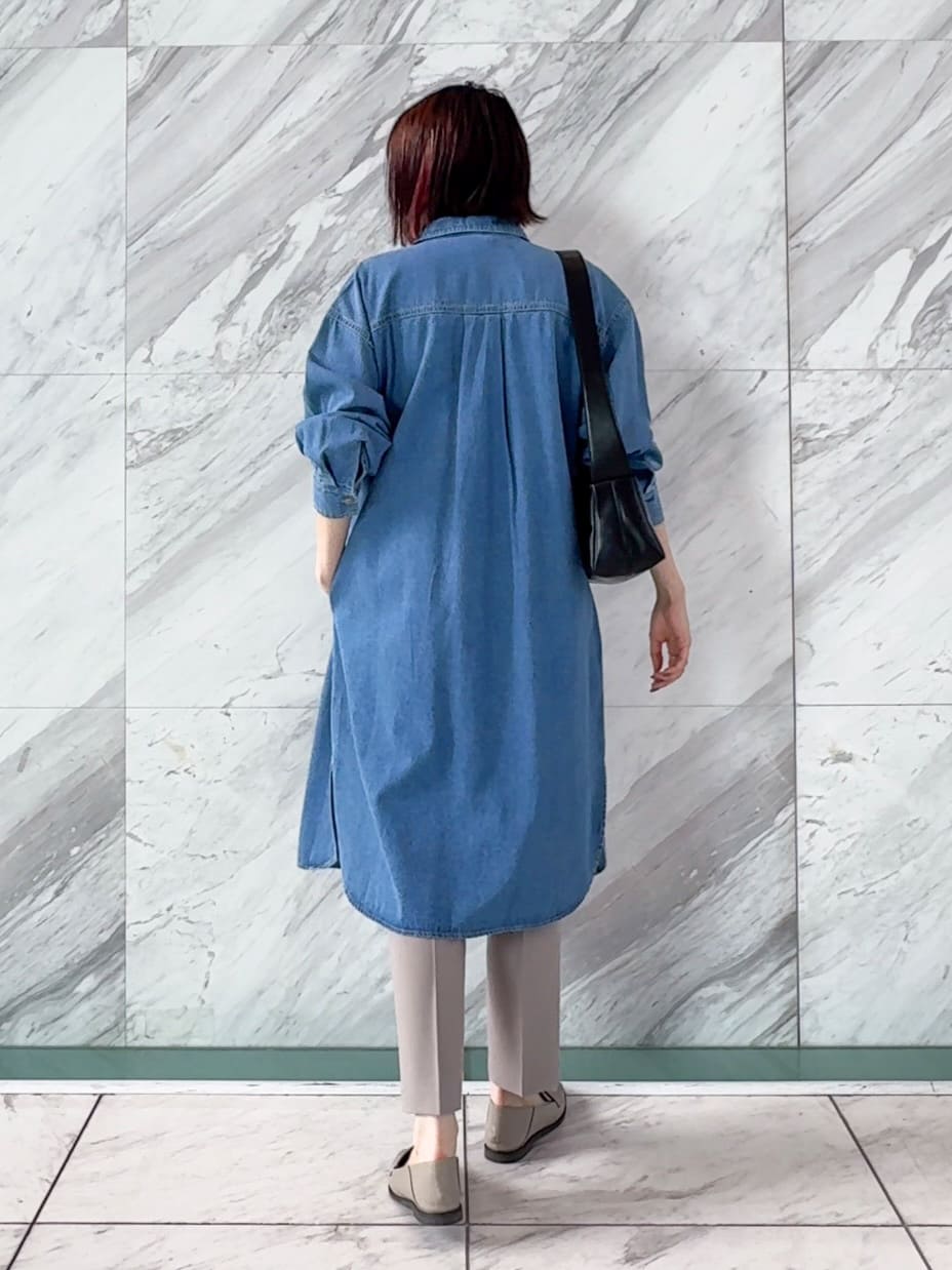 𝐜𝐡𝐢𝐤𝐚さんの「SHOO･LA･RUE｜【S-LL/汗ジミ軽減/ひんやり/UV】体型カバーに タック入りドルマントップス」を使ったコーディネート