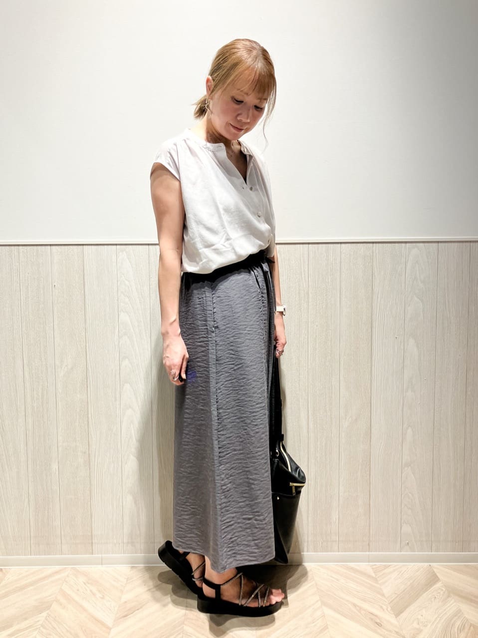 shokoさんの「SHOO･LA･RUE｜【S-LL/洗濯後しわになりにくい】上品にきれい見え スラブギャザーブラウス」を使ったコーディネート