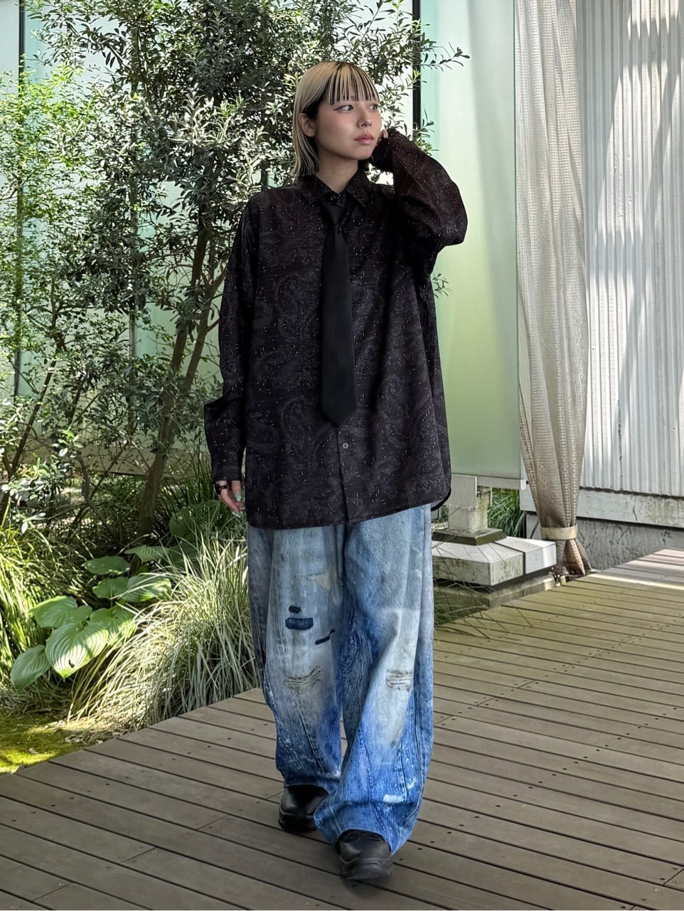 川本葵さんの「tk.TAKEO KIKUCHI｜【ネクタイ付】チェックオンペイズリージャカードシャツ」を使ったコーディネート