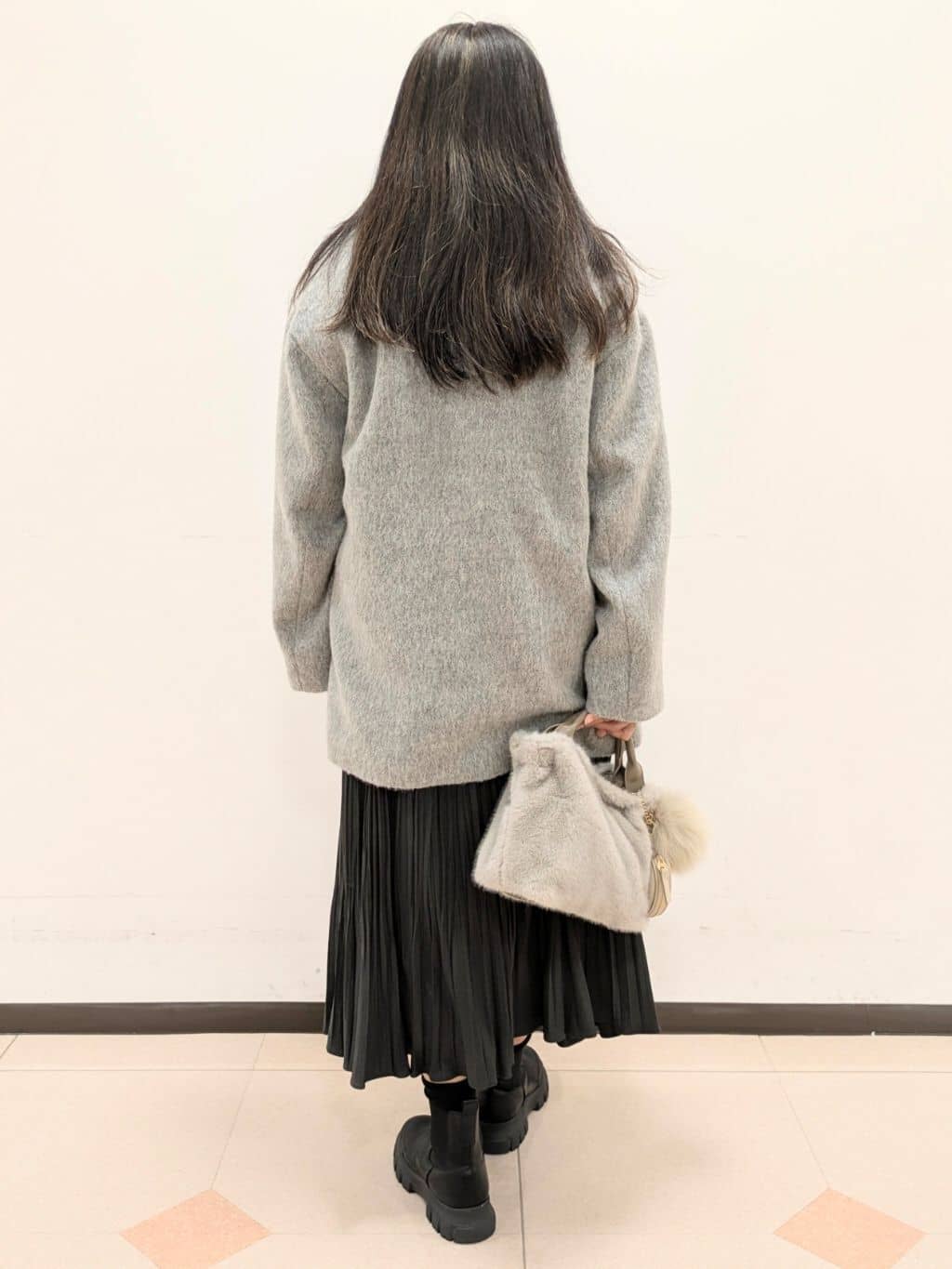 ともさんの「UNTITLED｜【大人な品格/ふわふわニット】フォックスカシミヤ コクーンニット」を使ったコーディネート
