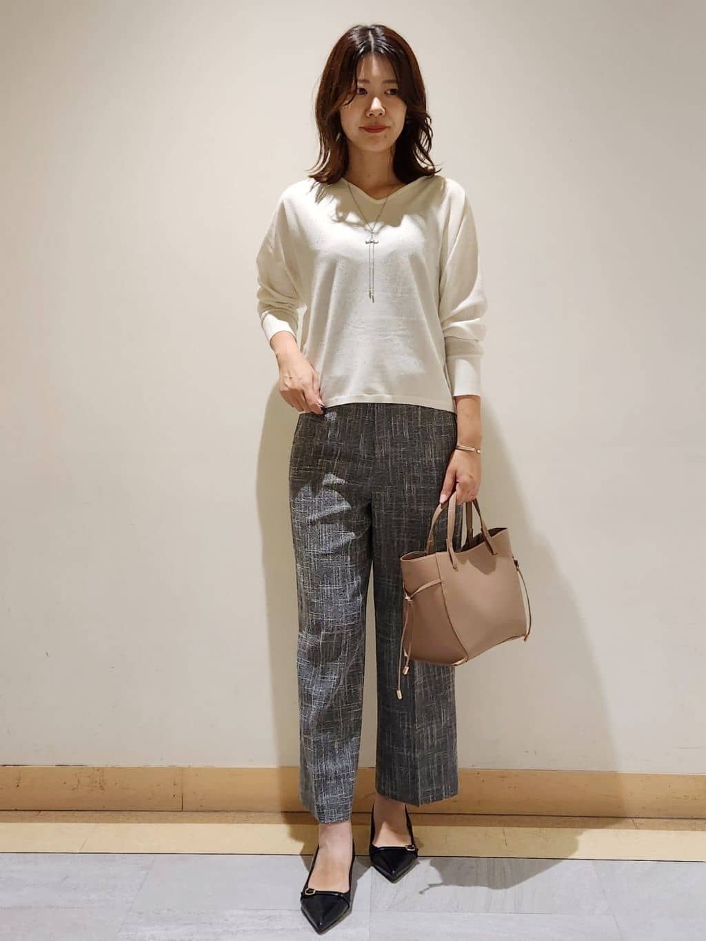 yukaさんの「COUP DE CHANCE｜【手洗い可】スパンコール入りニットトップス」を使ったコーディネート
