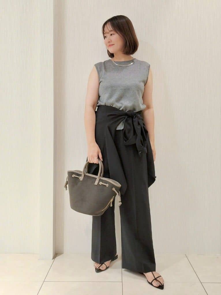naokoさんの「UNTITLED｜【アンサンブル可/洗える】シアーノースリーブ プルオーバー」を使ったコーディネート