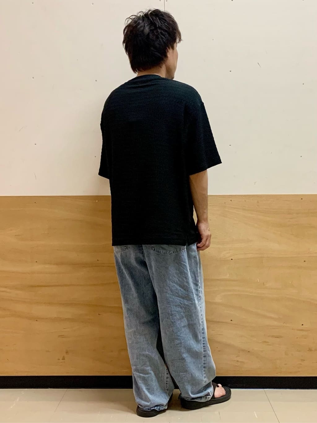 MATUさんの「THE SHOP TK｜ツータックワイドデニムパンツ」を使ったコーディネート