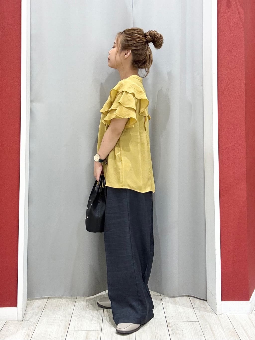 shioさんの「SHOO･LA･RUE｜【無地/ドット柄】お袖フリルが華やぐ きれいめブラウス」を使ったコーディネート