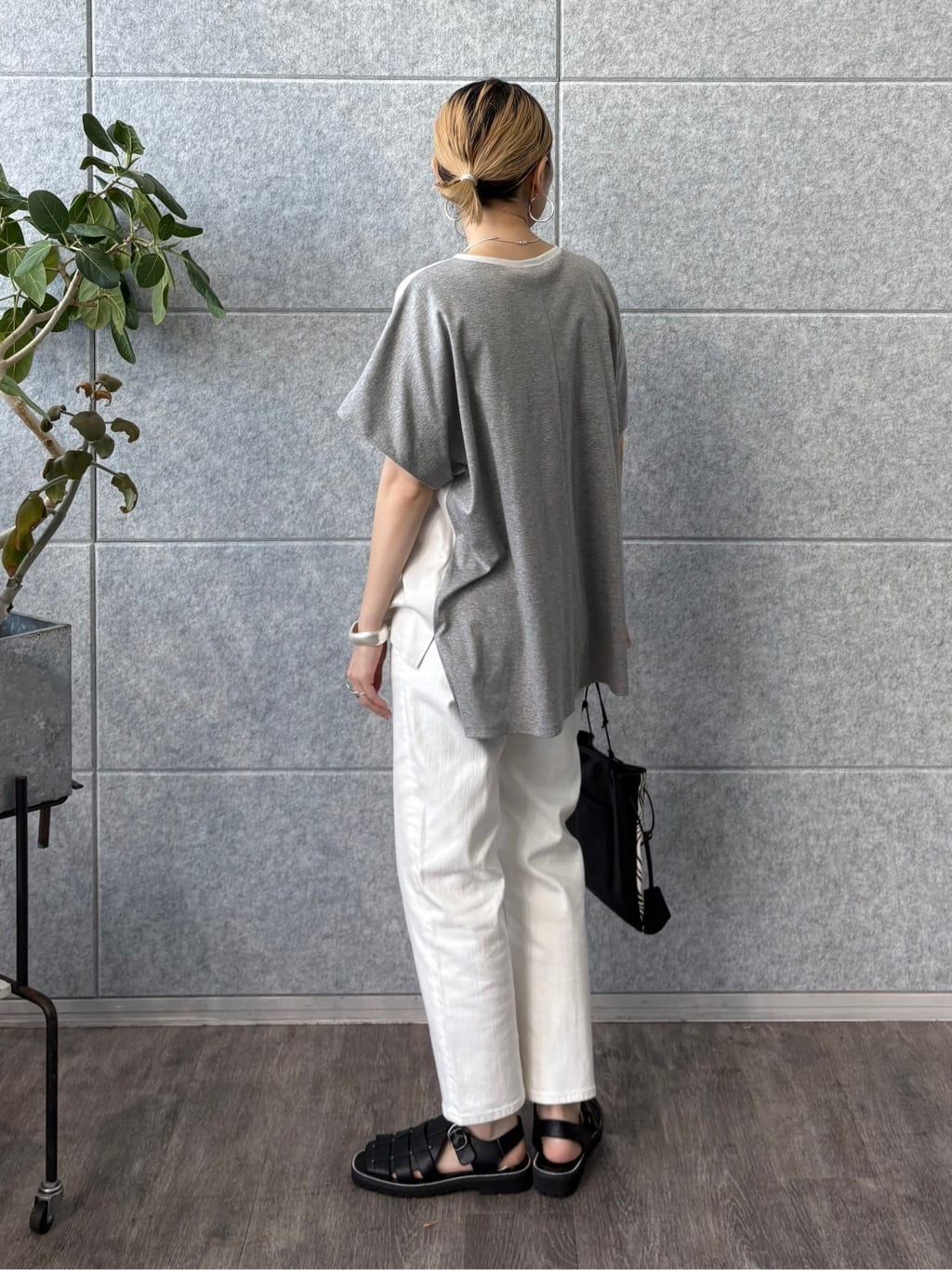 kotakiさんの「INDIVI｜【洗える／汗ジミ防止】バイカラー＆アシメヘム Tシャツ」を使ったコーディネート