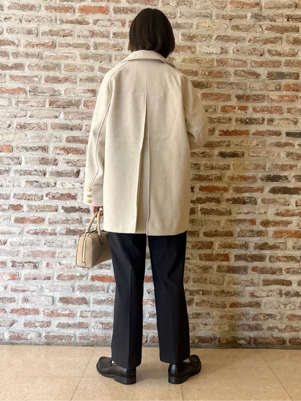 しばさんの「THE SHOP TK｜クラシカルな装い ウールライクスタンドカラーコート」を使ったコーディネート