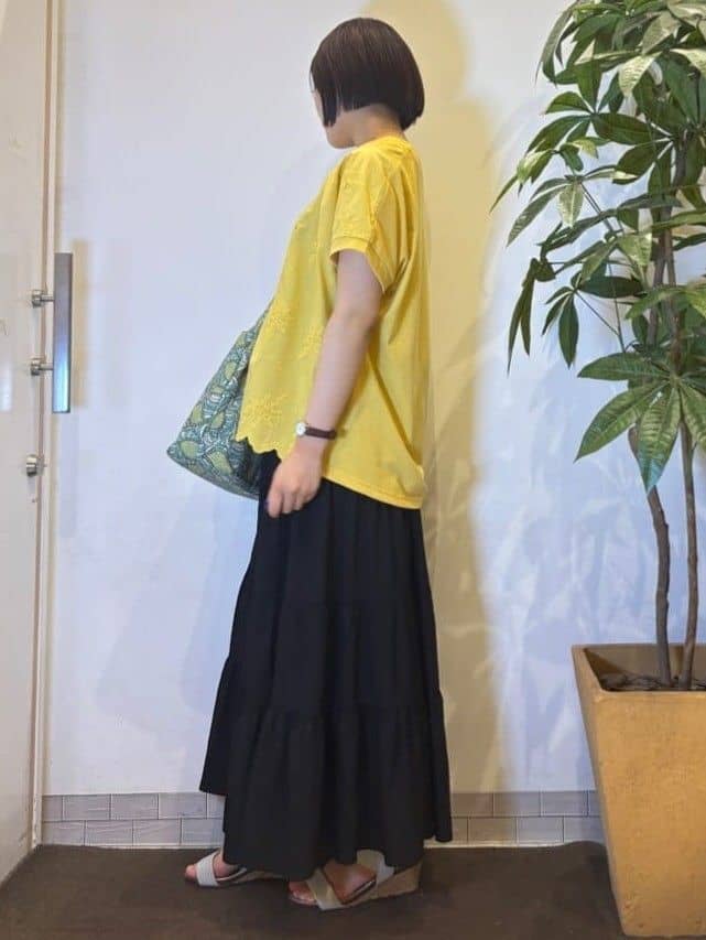 TOWAさんの「SHOO･LA･RUE｜【洗える/S-LL】微光沢で華やかなティアードスカート」を使ったコーディネート