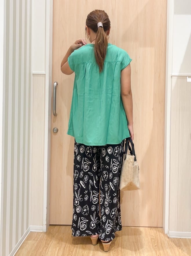 natsumiさんの「SHOO･LA･RUE｜【洗濯機可/柄が選べる】さらさら楽ちん プリーツ ワイドパンツ」を使ったコーディネート