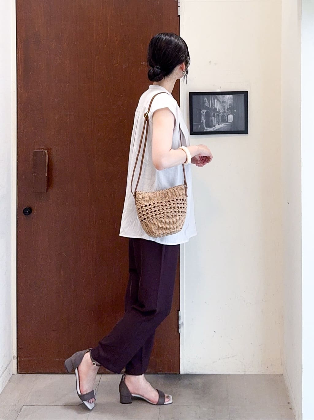 𝐇𝐢𝐫𝐨𝐦𝐢さんの「SHOO･LA･RUE｜【S-LL/洗濯後しわになりにくい】上品にきれい見え スラブギャザーブラウス」を使ったコーディネート
