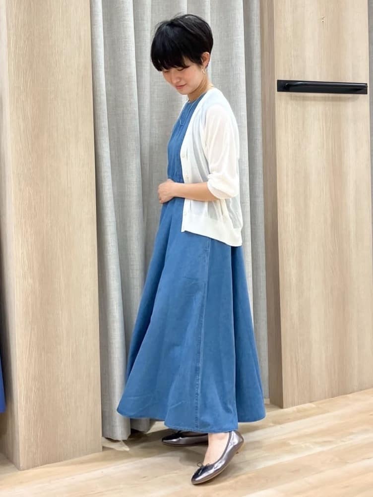 Keiさんの「grove｜さっと二の腕カバー　大人な抜け感シアーラグランVネックカーデ」を使ったコーディネート