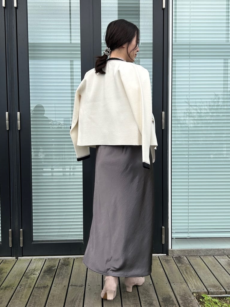shinoさんの「Couture brooch｜【フェミニン・通勤】タイ付きピコフリルブラウス」を使ったコーディネート