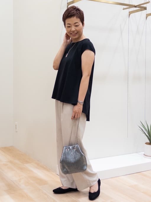 シュウコさんの「grove｜すっきり見え　ペプラムフレンチスリーブカットソー」を使ったコーディネート