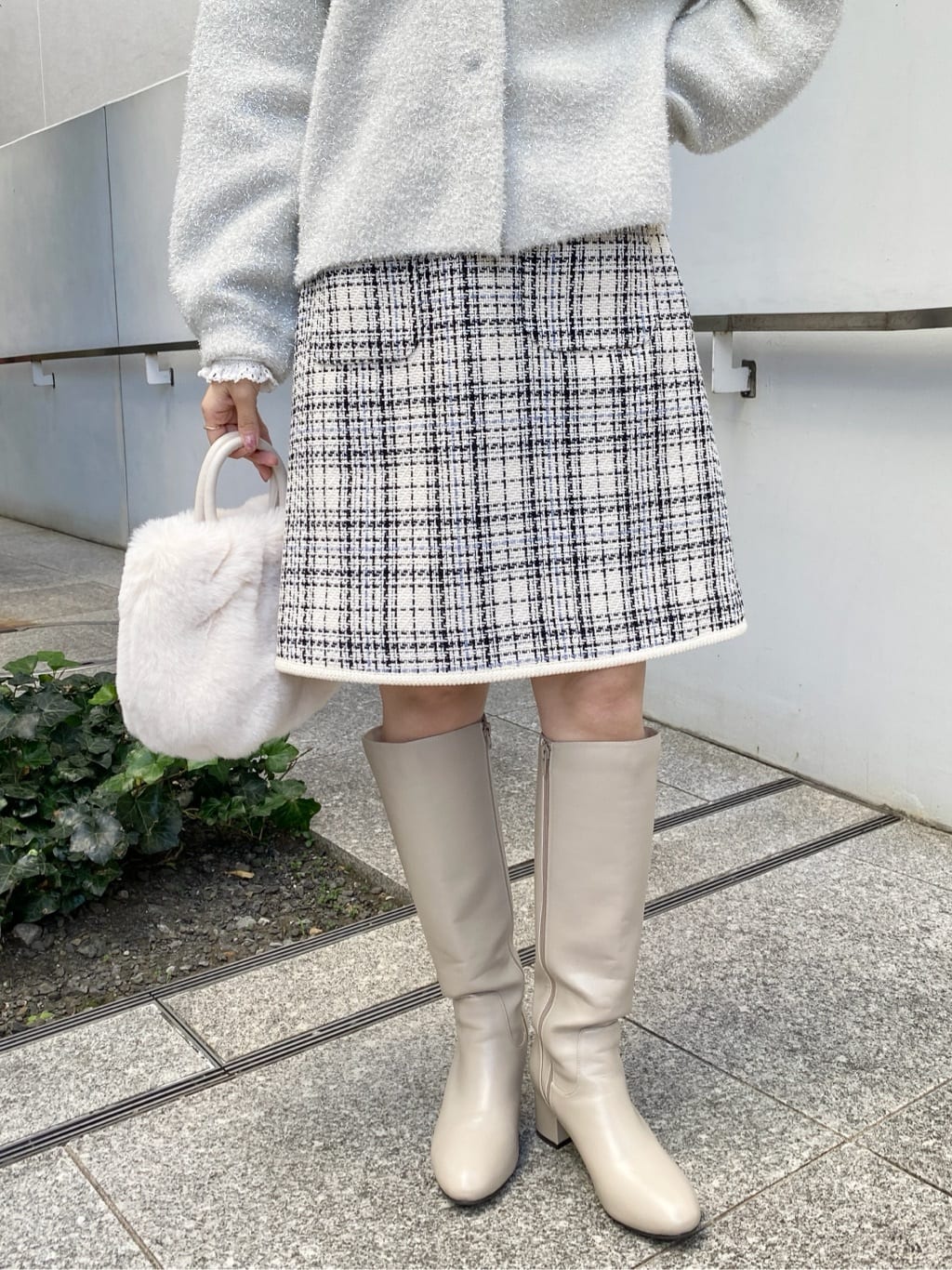 みさかさんの「index｜リボンブローチフィルムラメフェザーカーディガン【洗濯機OK】」を使ったコーディネート