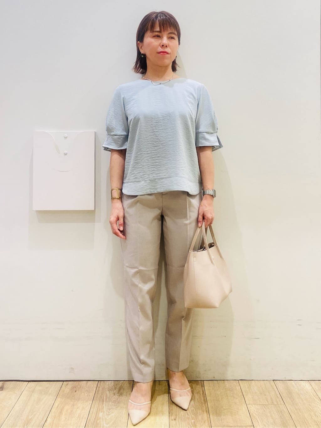 YUKOさんの「index｜ベルト付きストレッチテーパードパンツ／セットアップ可【洗濯機洗い可／吸水速乾／接触冷感】」を使ったコーディネート