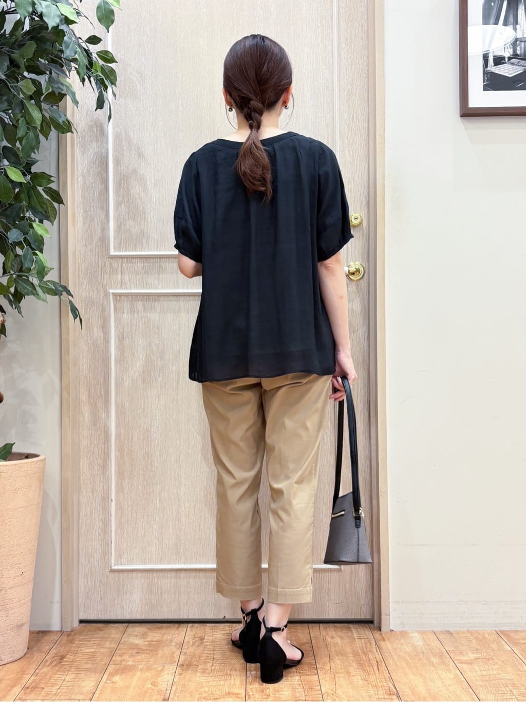 なみさんの「SHOO･LA･RUE｜【S-LL/ひんやり】きれいめにもカジュアルにも サブリナパンツ」を使ったコーディネート