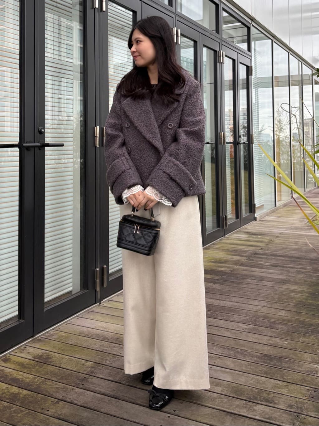 AOIさんの「Couture brooch｜【S-LL/無地・チェック柄】プードルボア ショートコート」を使ったコーディネート