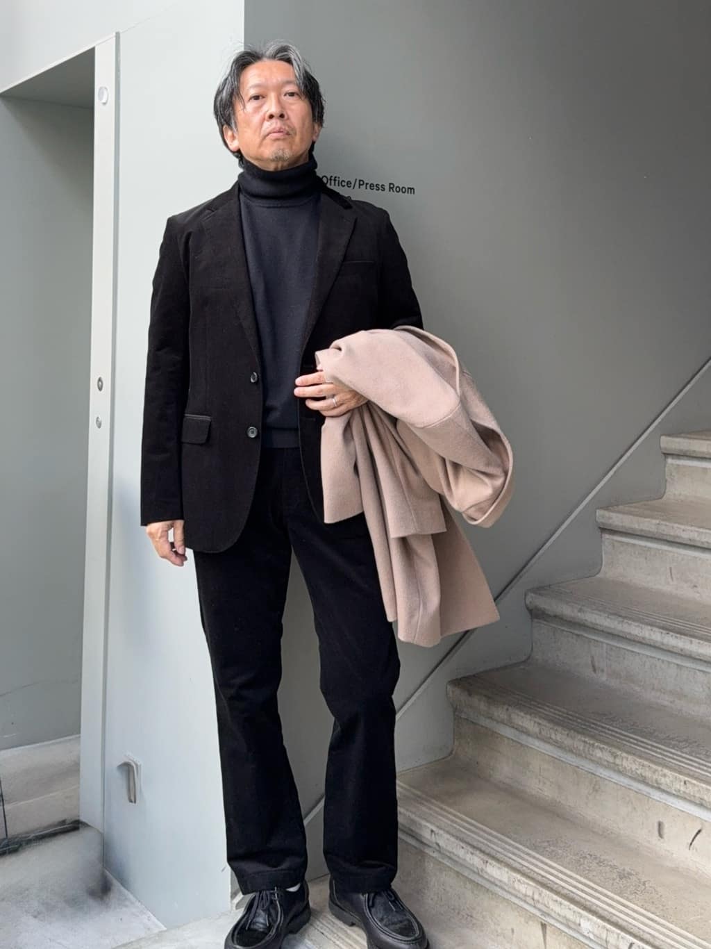 デザイナーTAKEman さんの「TAKEO KIKUCHI｜【ウールカシミヤブレンド】ビーバー調 スタンドカラー コート」を使ったコーディネート