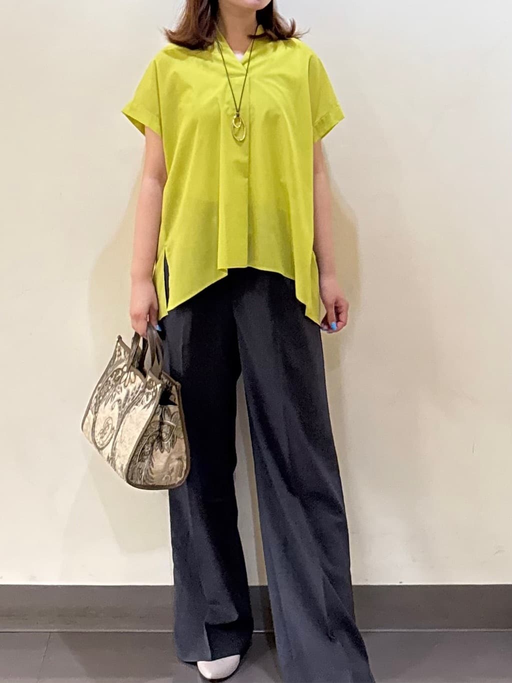 いくみさんの「UNTITLED｜【洗える/スキッパー】フレンチスリーブシアーブラウス」を使ったコーディネート