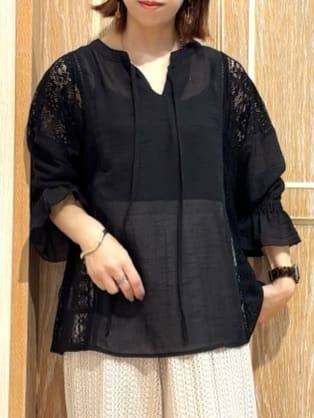 meiさんの「SHOO･LA･RUE｜【着丈選べる】一枚でこなれ見え サイドレースブラウス」を使ったコーディネート