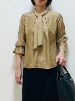Riiさんの「Reflect｜【キレイめスタイル／通勤におすすめ◎】ボウタイシャンブレーカラーブラウス」を使ったコーディネート