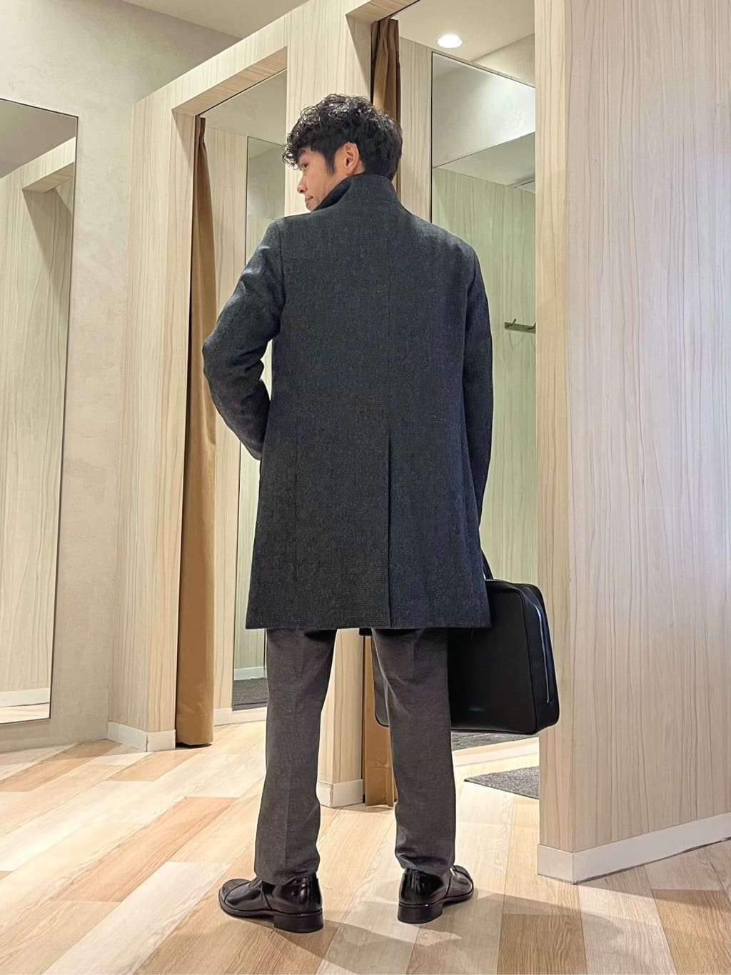 URAさんの「TAKEO KIKUCHI｜カシミヤブレンド ビーバー調ピンヘッドスタンドカラーコート」を使ったコーディネート