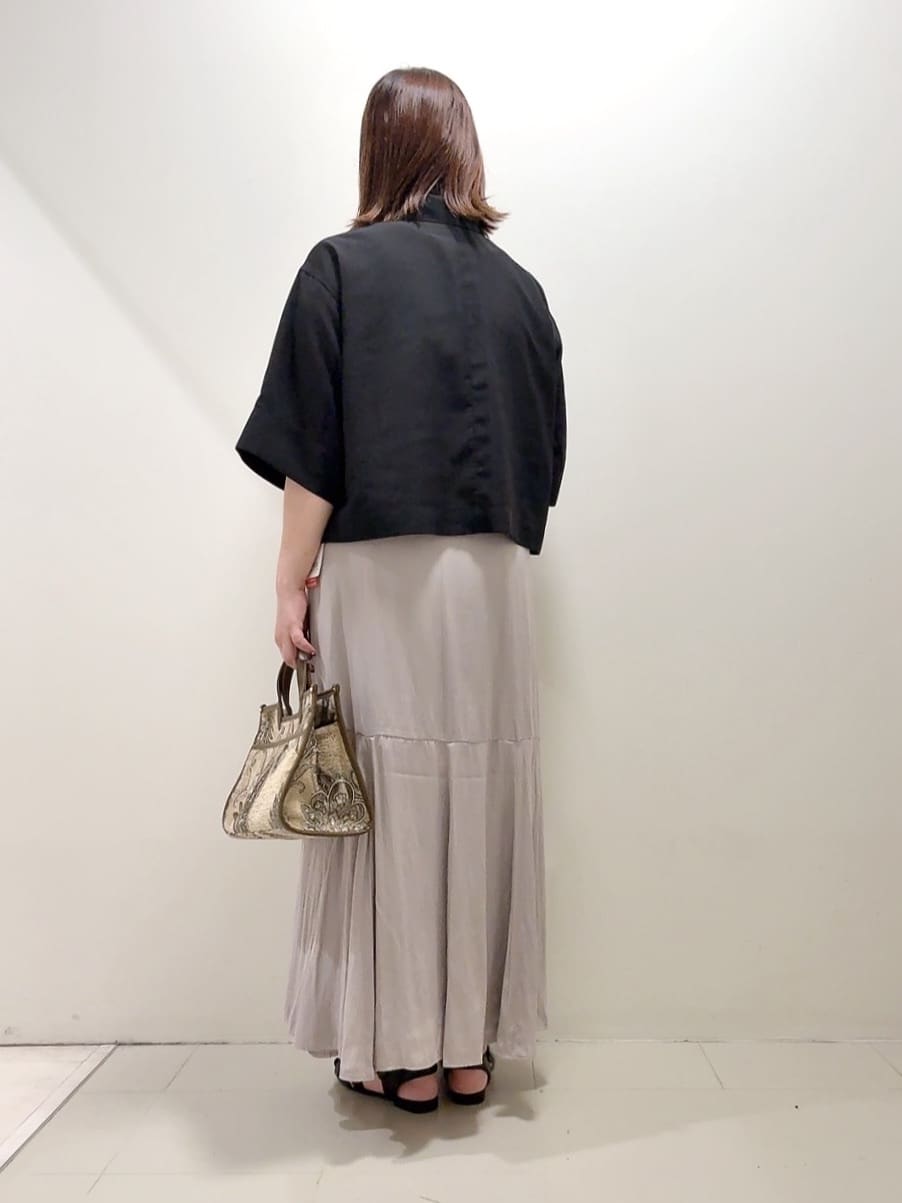 YUIさんの「UNTITLED｜【前開き/洗える】ショート丈シアーシャツ」を使ったコーディネート