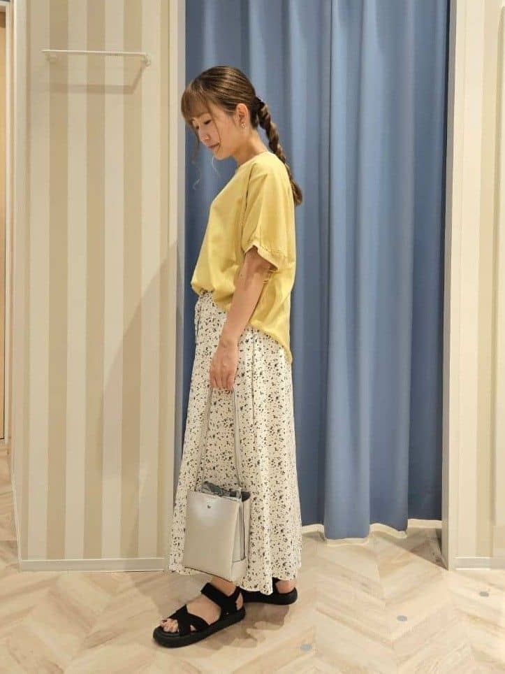 Ikumiさんの「SHOO･LA･RUE｜【ひんやり/洗濯後しわになりにくい】リブ切り替えドルマンブラウス」を使ったコーディネート