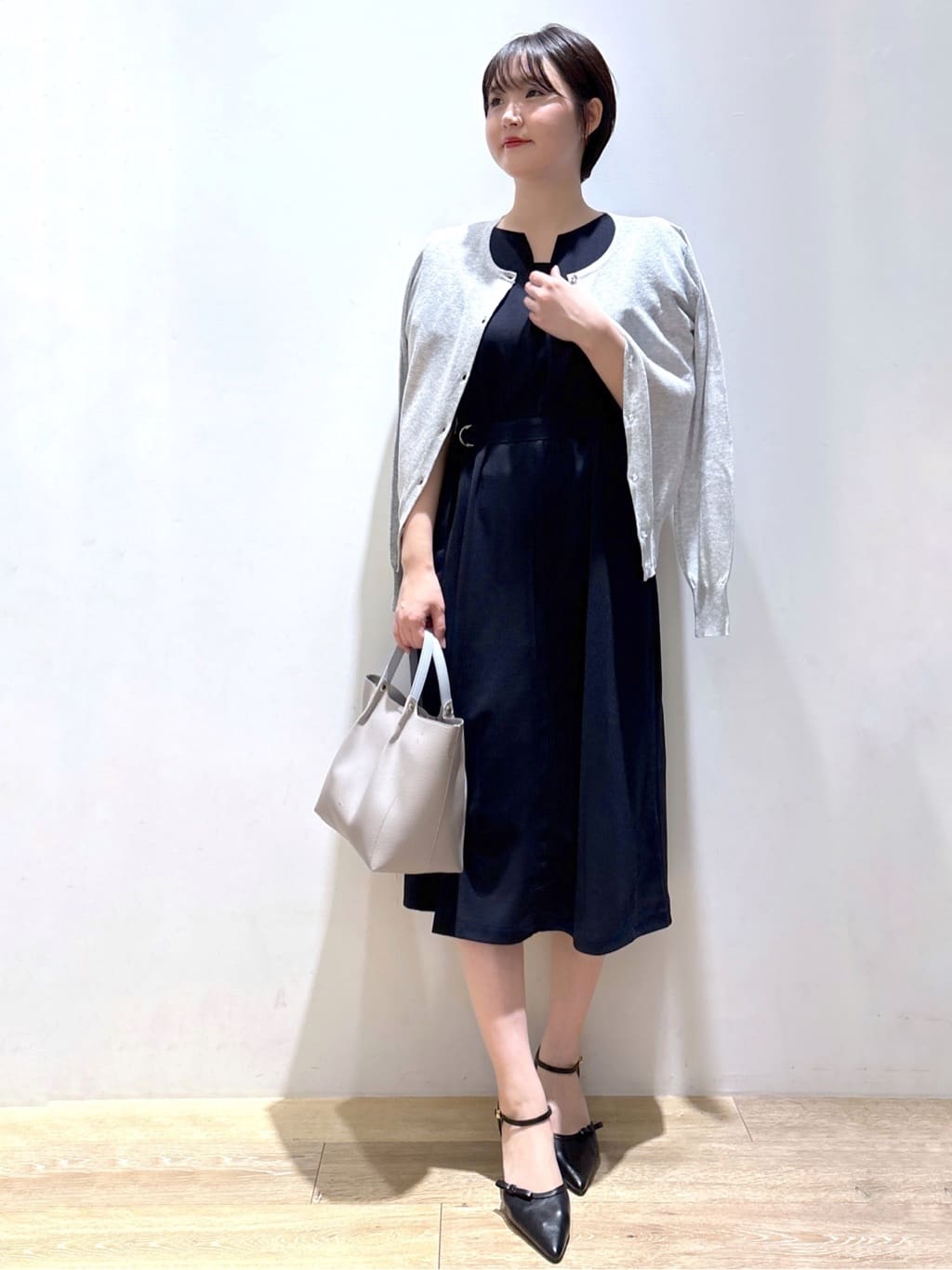 mizukiさんの「index｜《7色展開／XS-LLサイズ》ビジューボタンクルーネックカーディガン【洗濯機洗い可】」を使ったコーディネート