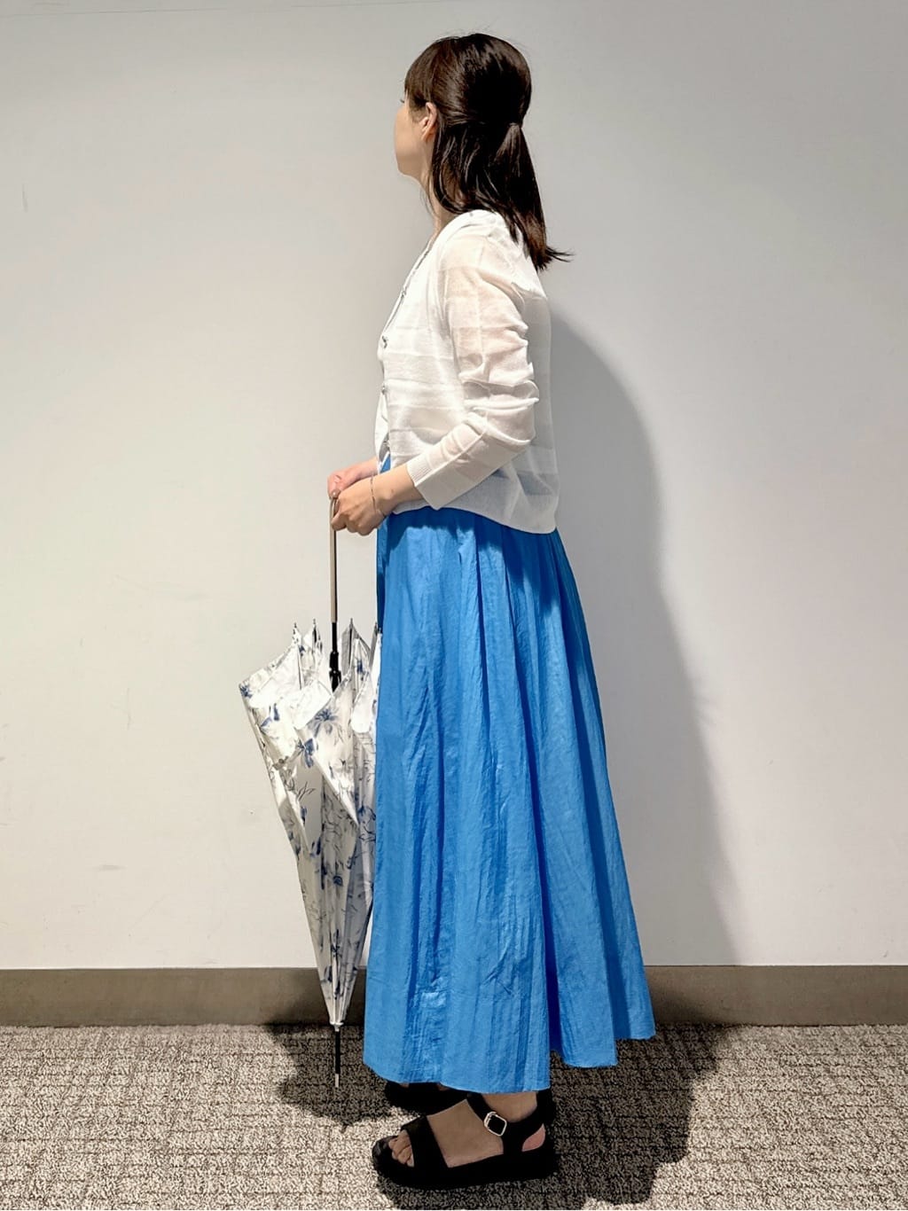 みーさんの「grove｜透け感がムードある 大人のタックギャザースカート」を使ったコーディネート
